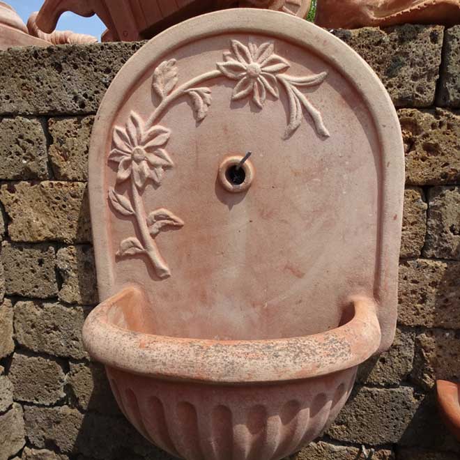 fontana in terracotta